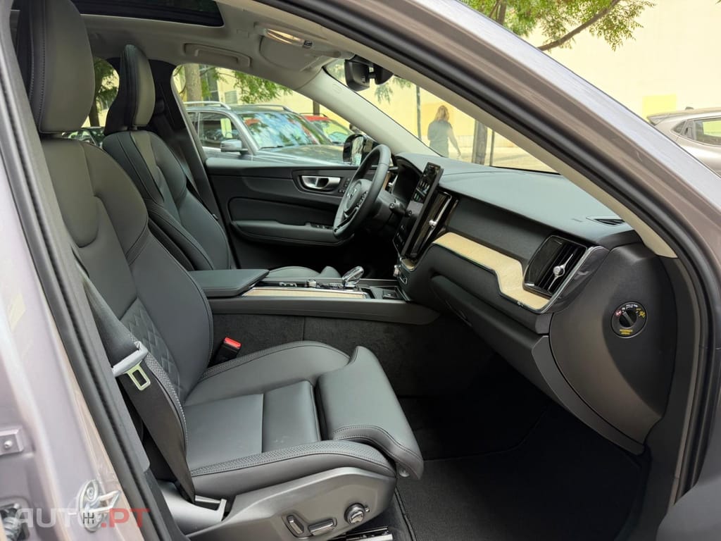 Volvo XC60 2.0 T6 PHEV Plus Bright AWD