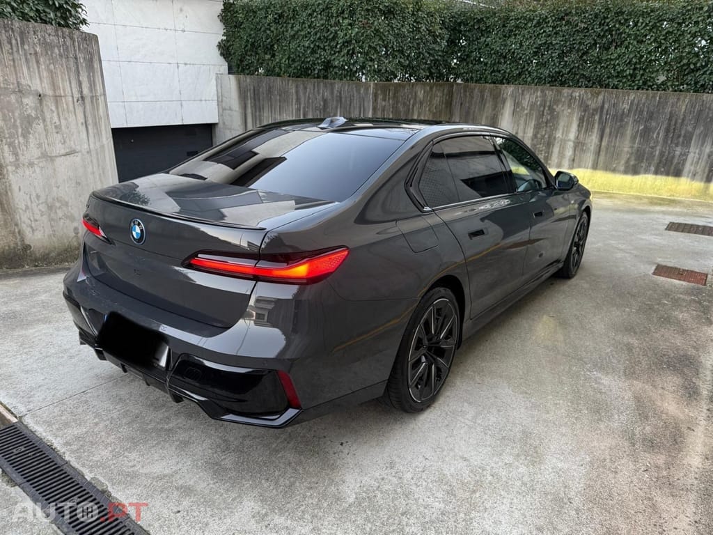 BMW i7 xDrive60 Pack Desportivo M Pro