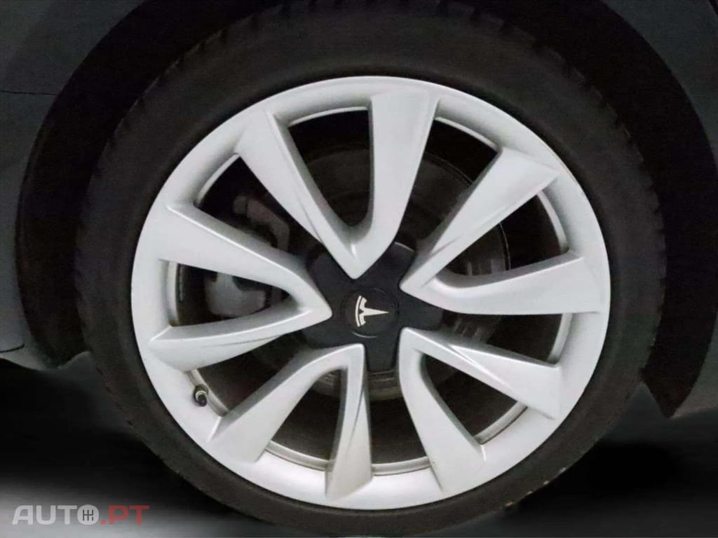 Tesla Model 3 Standard RWD Plus AUTOPILOT