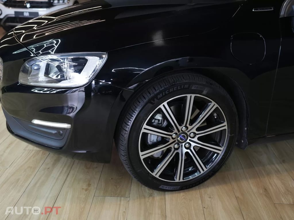 Volvo V60 2.4 D6 Momentum AWD Phev