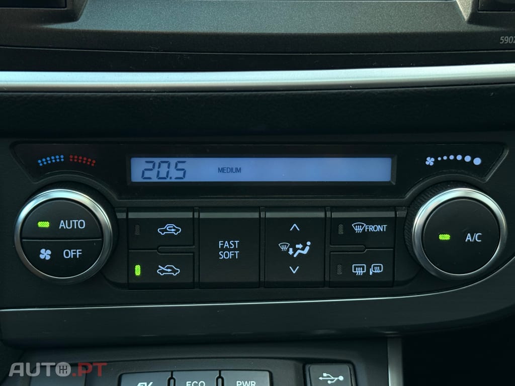 Toyota Auris Outro