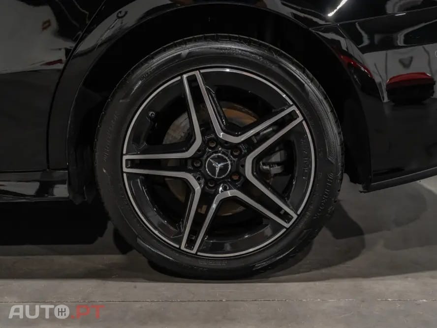 Mercedes-Benz A 250 e 8G-DCT AMG Line