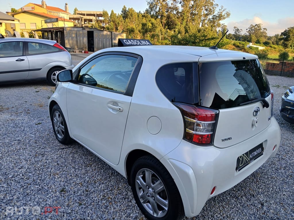 Toyota iQ 1.0 VVT-I