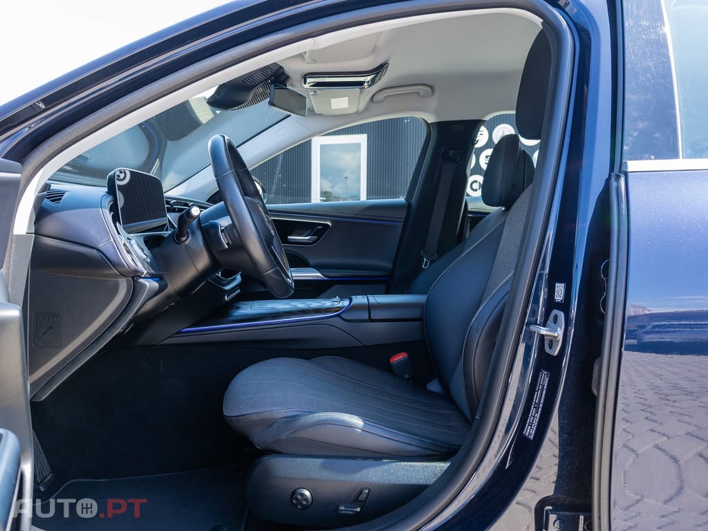 Mercedes-Benz E 300 Outro