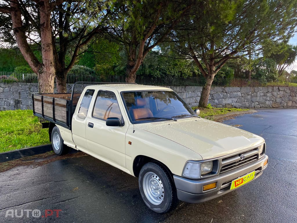 Toyota Hilux 2.4 D LN105L