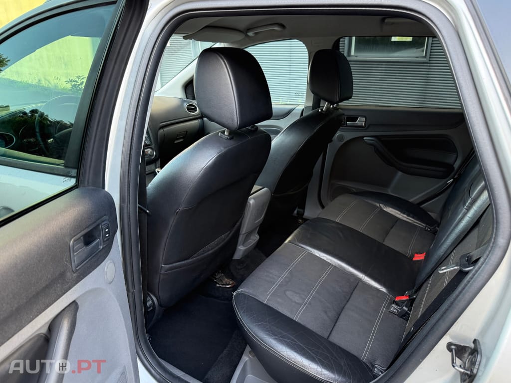 Ford Focus SW 1.6 TDCi Titanium 17