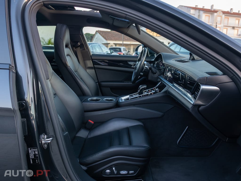 Porsche Panamera 4 E-Hybrid