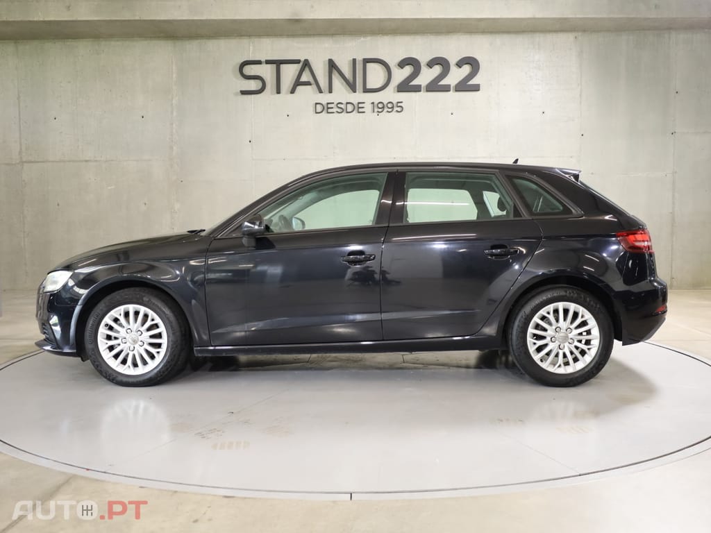 Audi A3 Sportback 1.6 TDi B. Line Attraction