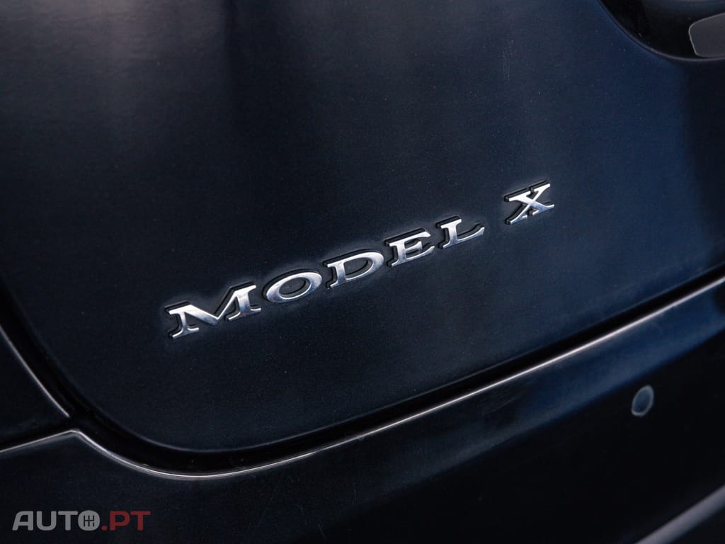Tesla Model X 75