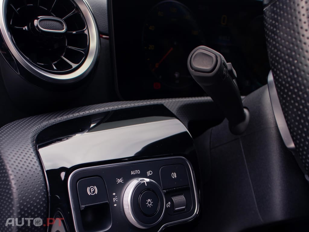 Mercedes-Benz A 250 e 8G-DCT AMG Line