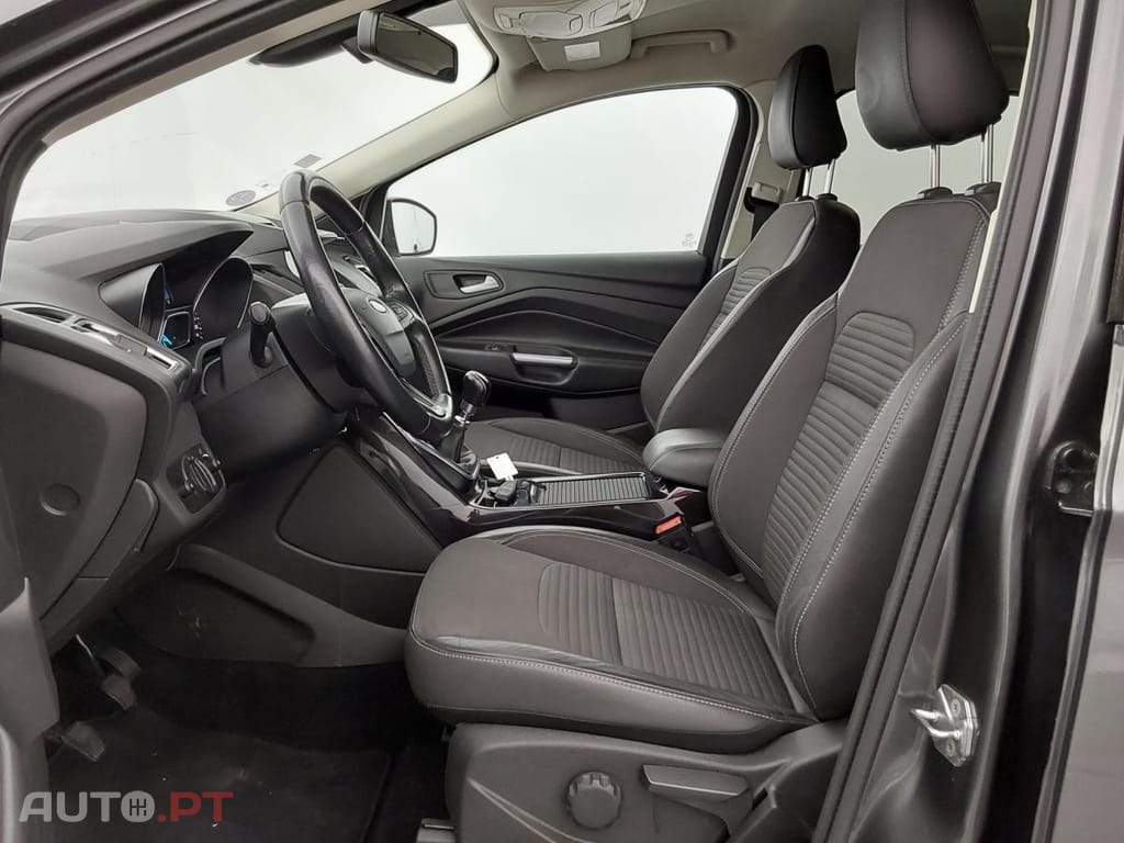 Ford Kuga 1.5 Flexifuel Titanium
