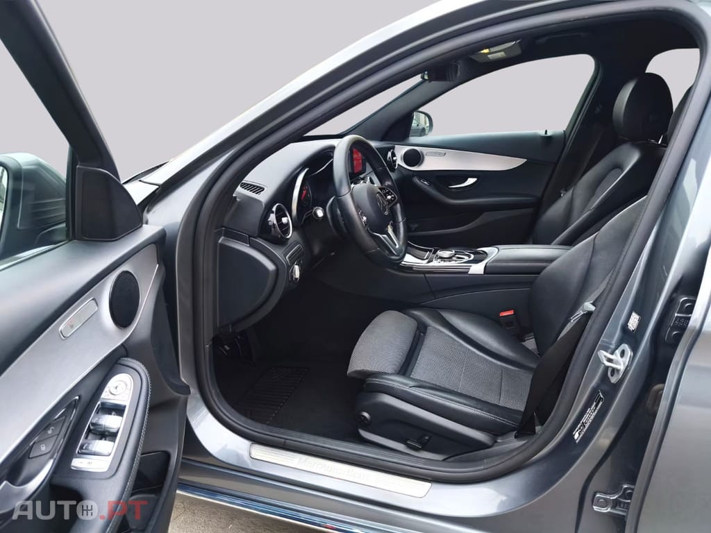 Mercedes-Benz C 300 T de AVANTGARDE I.V.A DEDUTIVEL