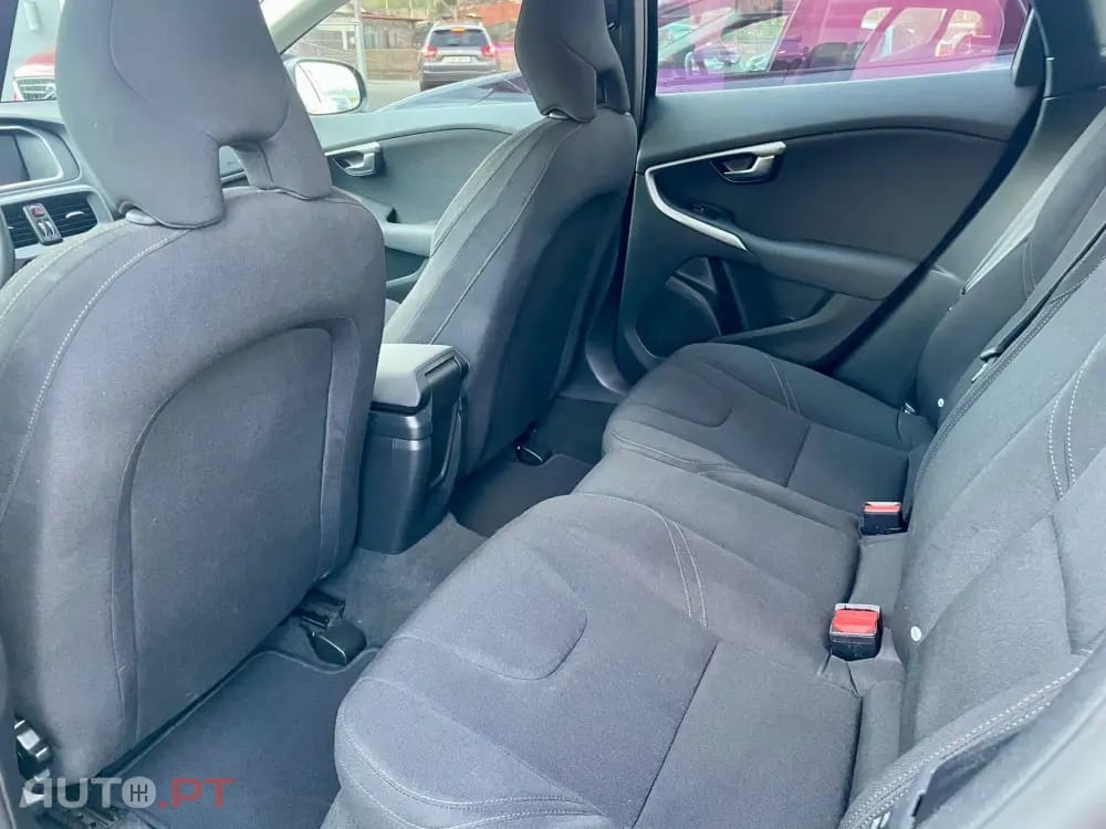 Volvo V40 Cross Country 2.0 D2 Momentum