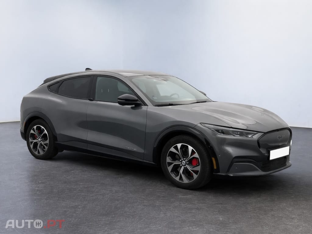 Ford Mustang Mach-E AWD PREMIUM