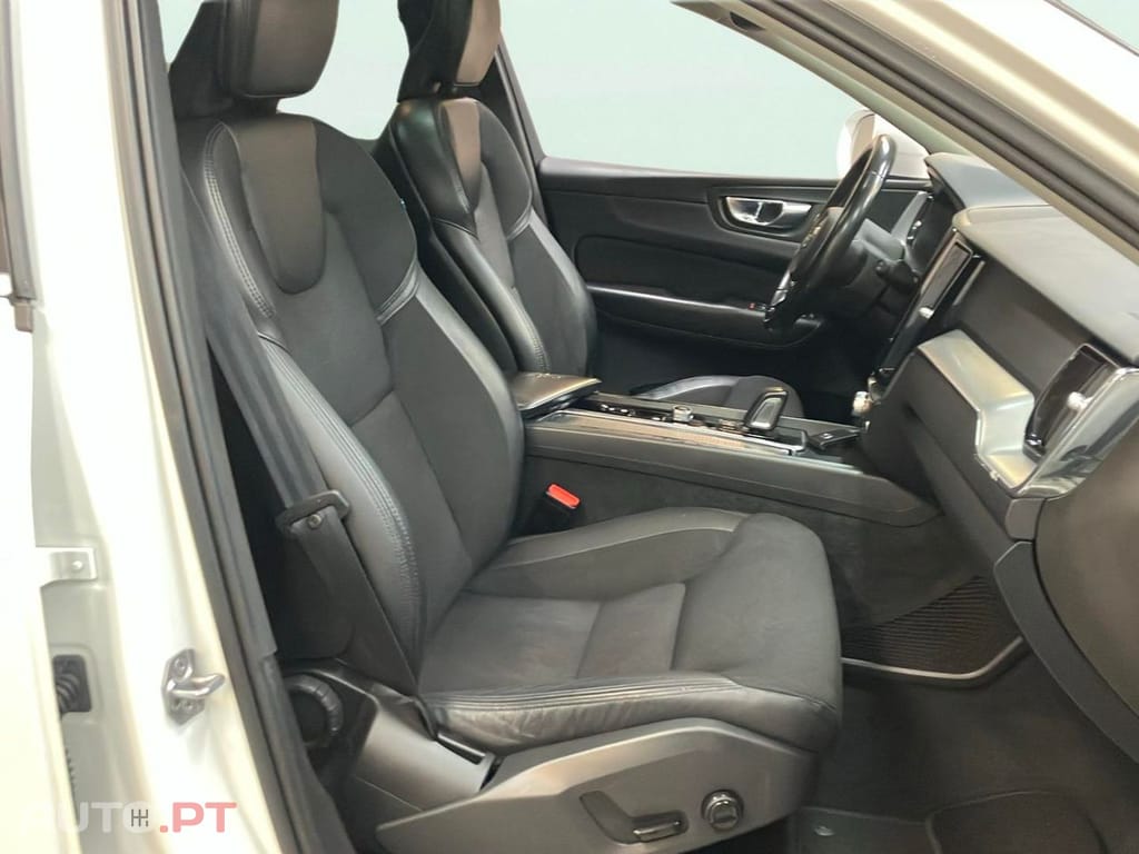 Volvo XC60 2.0 T8 PHEV Momentum AWD