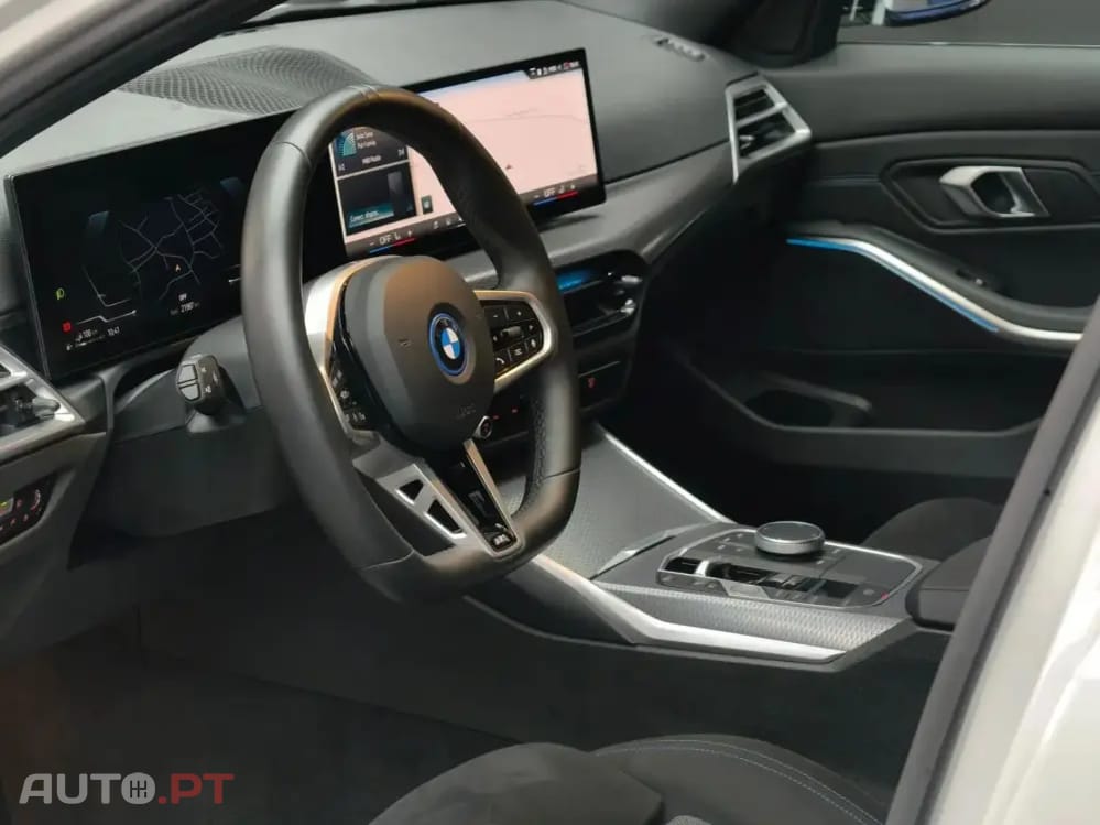 BMW 330 e Pack Desportivo M Pro Auto