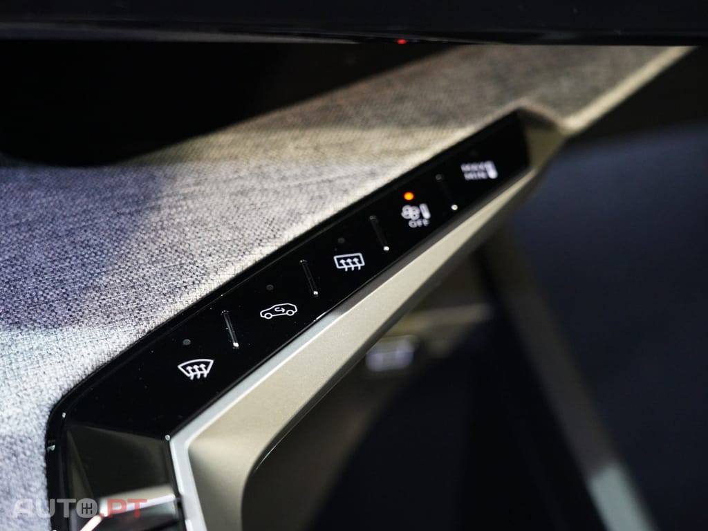 Peugeot 3008 1.2 Hybrid Allure e-DCS6