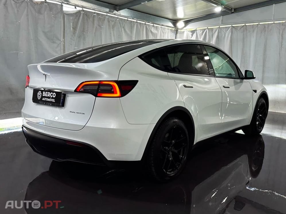 Tesla Model Y Long Range Dual Motor AWD