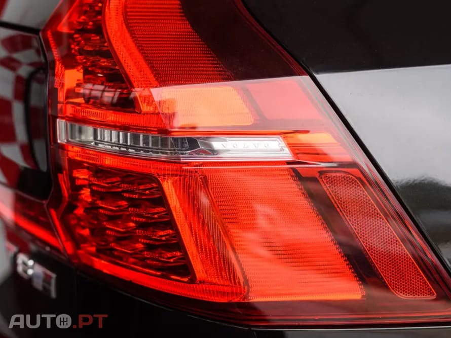 Volvo XC60 2.0 T8 PHEV R-Design AWD