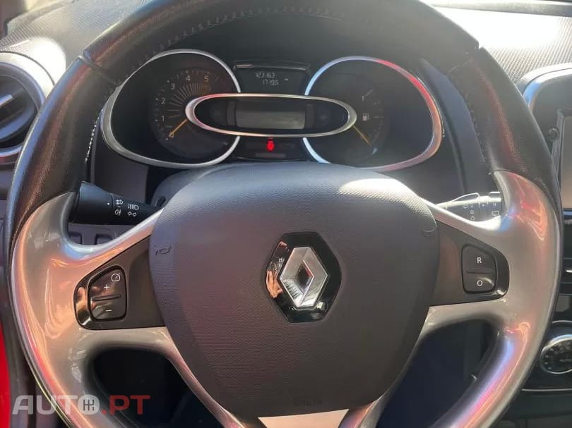 Renault Clio Sport Tourer Energy dCi 90 Start & Stop Luxe — fotografia 11