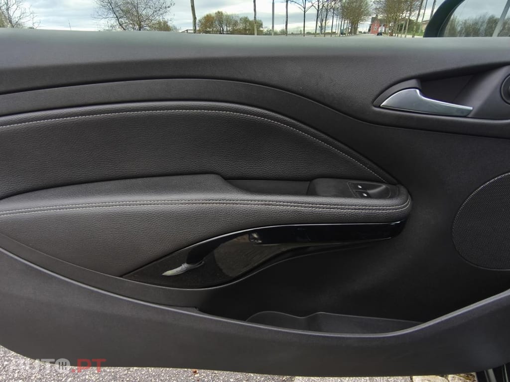 Opel Adam 1.0 T Black Jack