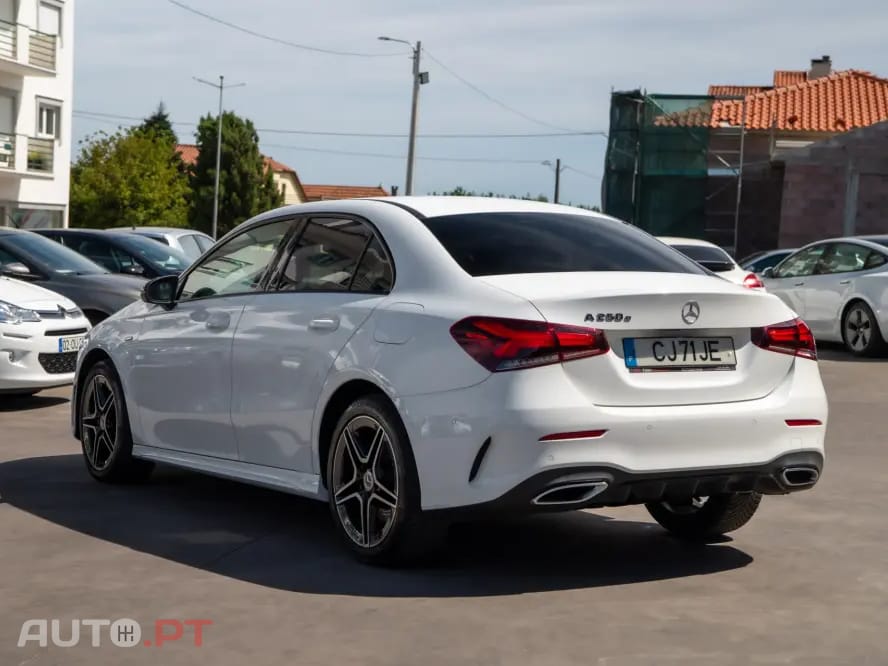 Mercedes-Benz A 250 e 8G-DCT AMG Line