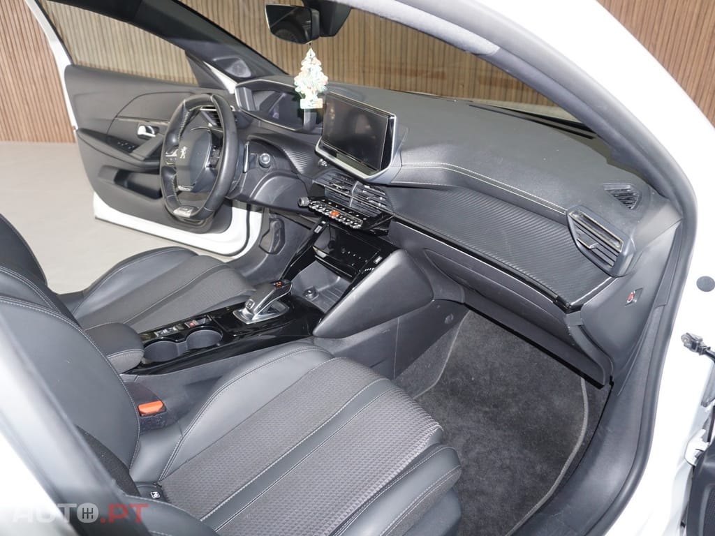 Peugeot 208 1.2 PureTech GT Line EAT8