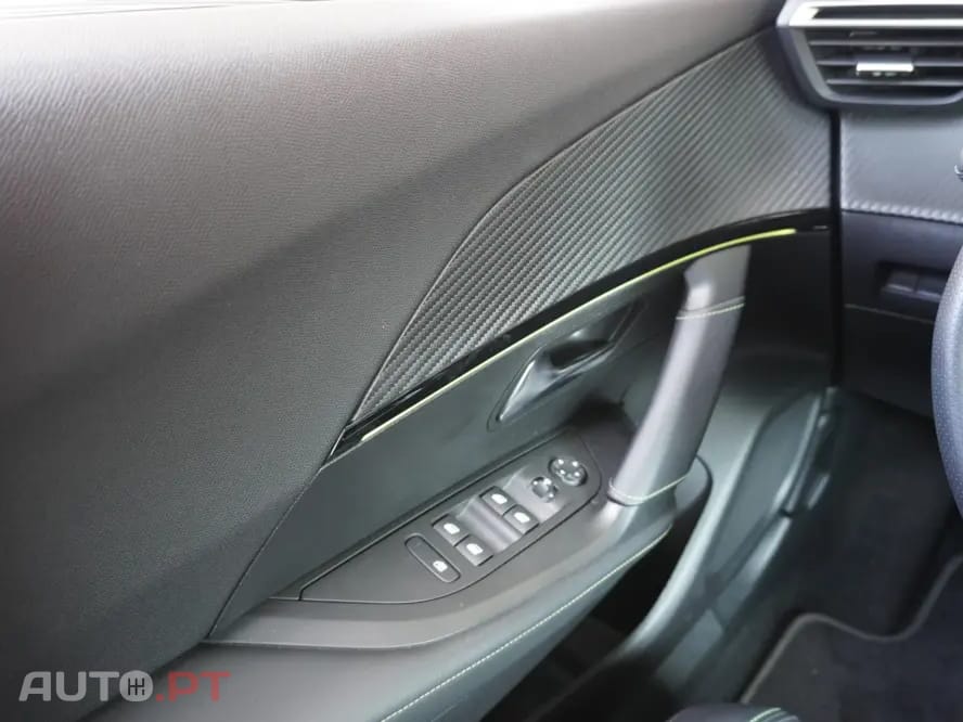 Peugeot 2008 1.2 PureTech GT EAT8