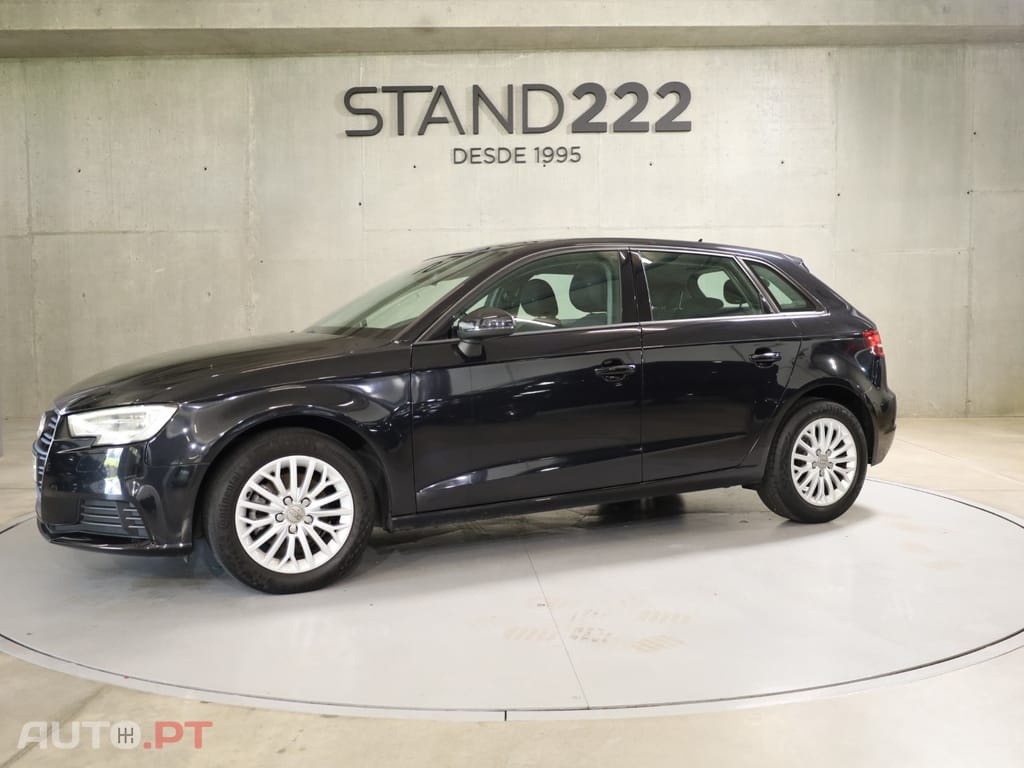Audi A3 Sportback 1.6 TDi B. Line Attraction