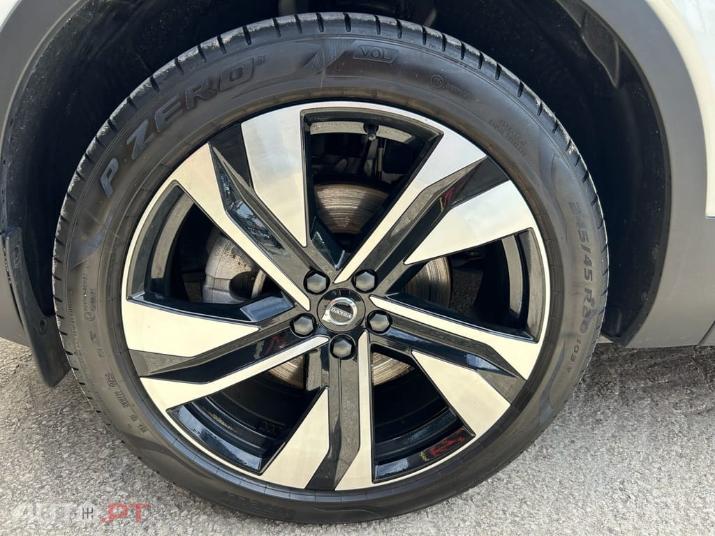 Volvo XC40 2.0 B3 Plus Dark