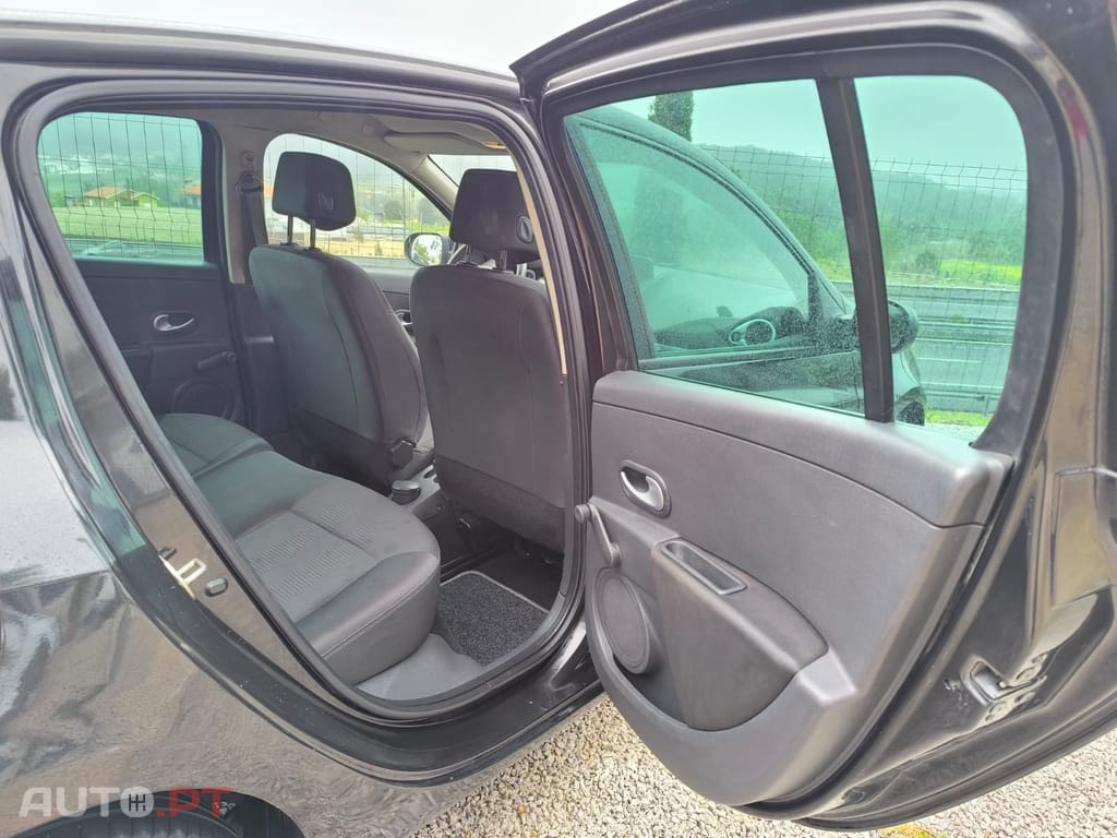 Renault Clio 1.2 16V Privilège Luxe