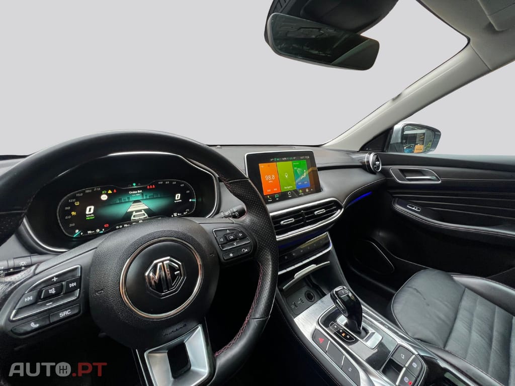 MG EHS PHEV Hybrid Luxury