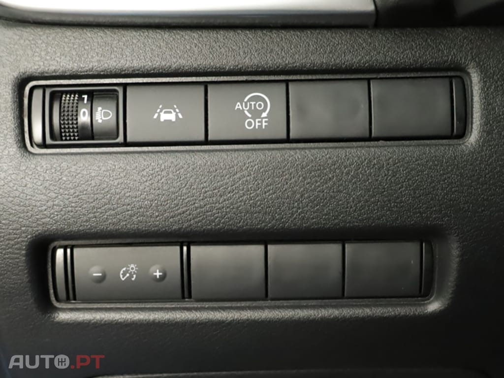 Nissan Qashqai Qashqai 1.3 DIG-T N-Connecta LED Xtronic
