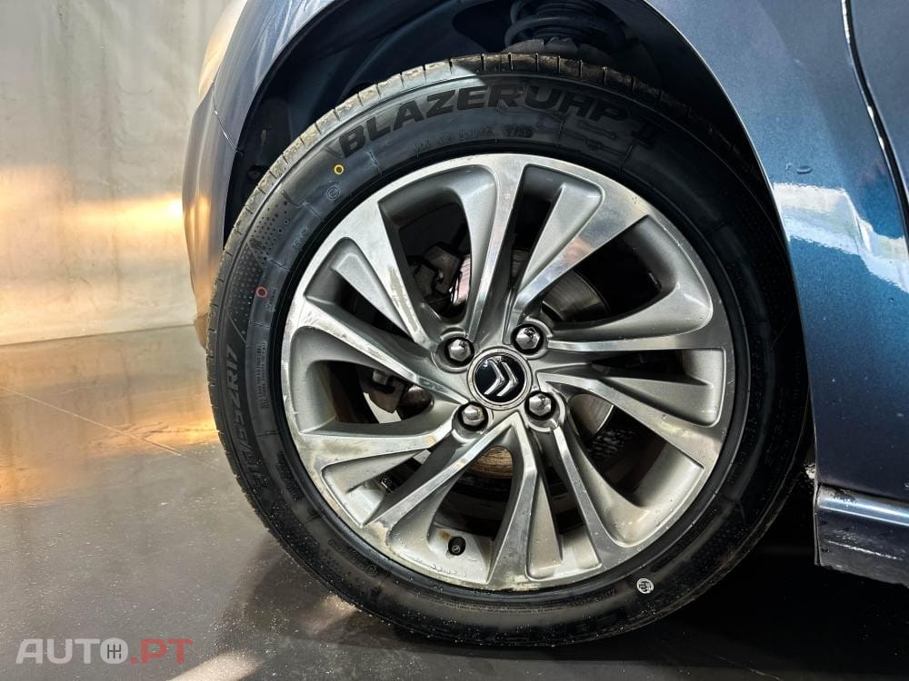 Citroen DS4 1.6 BlueHDi So Chic EAT6 J18