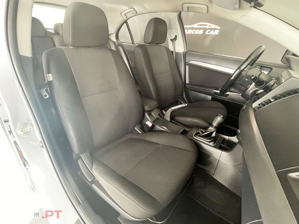 Mitsubishi Lancer 1.5 Inform