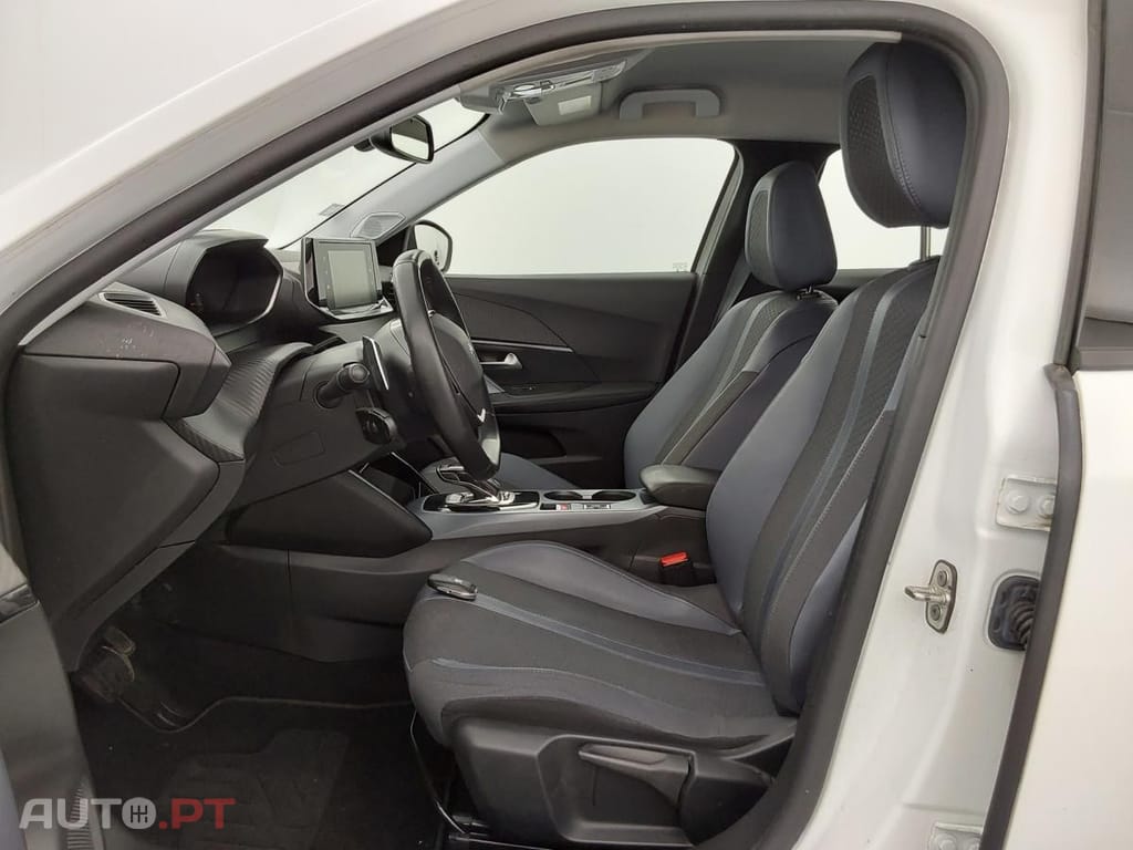 Peugeot 2008 1.5 BlueHDi Allure EAT8