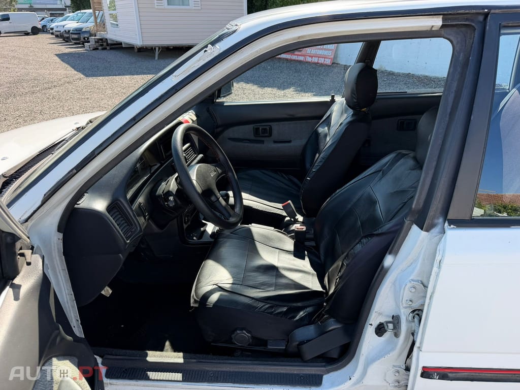 Toyota Corolla 1.3 Gold Line