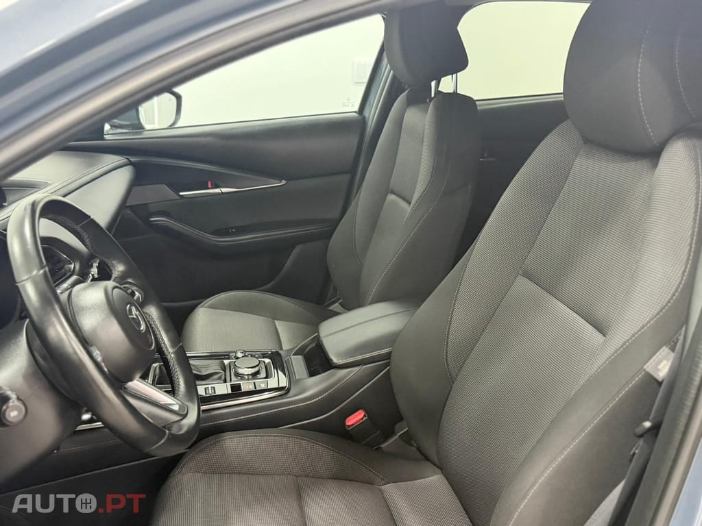 Mazda CX-30 2.0 e-Skyactiv-G Exclusive-line AT