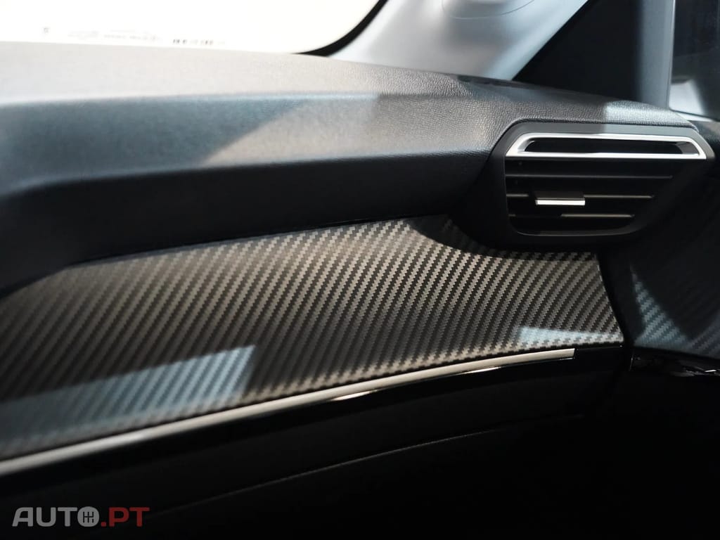 Peugeot 208 1.2 Hybrid Style e-DCS6