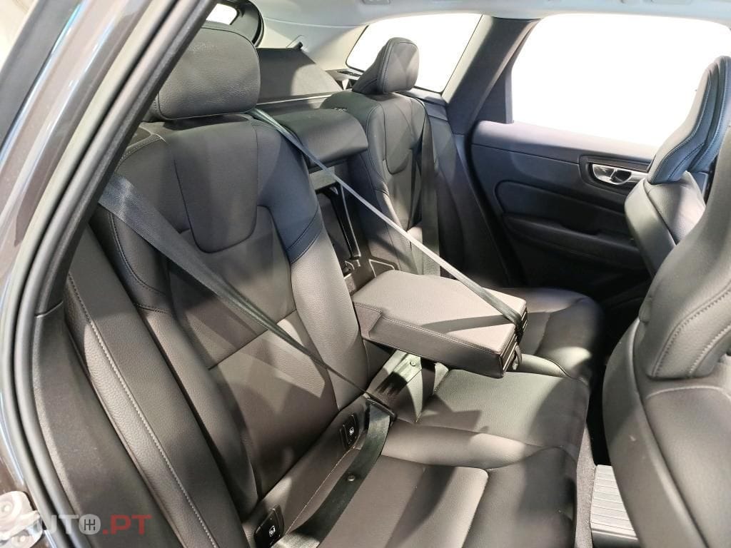 Volvo XC60 2.0 T6 PHEV Core AWD