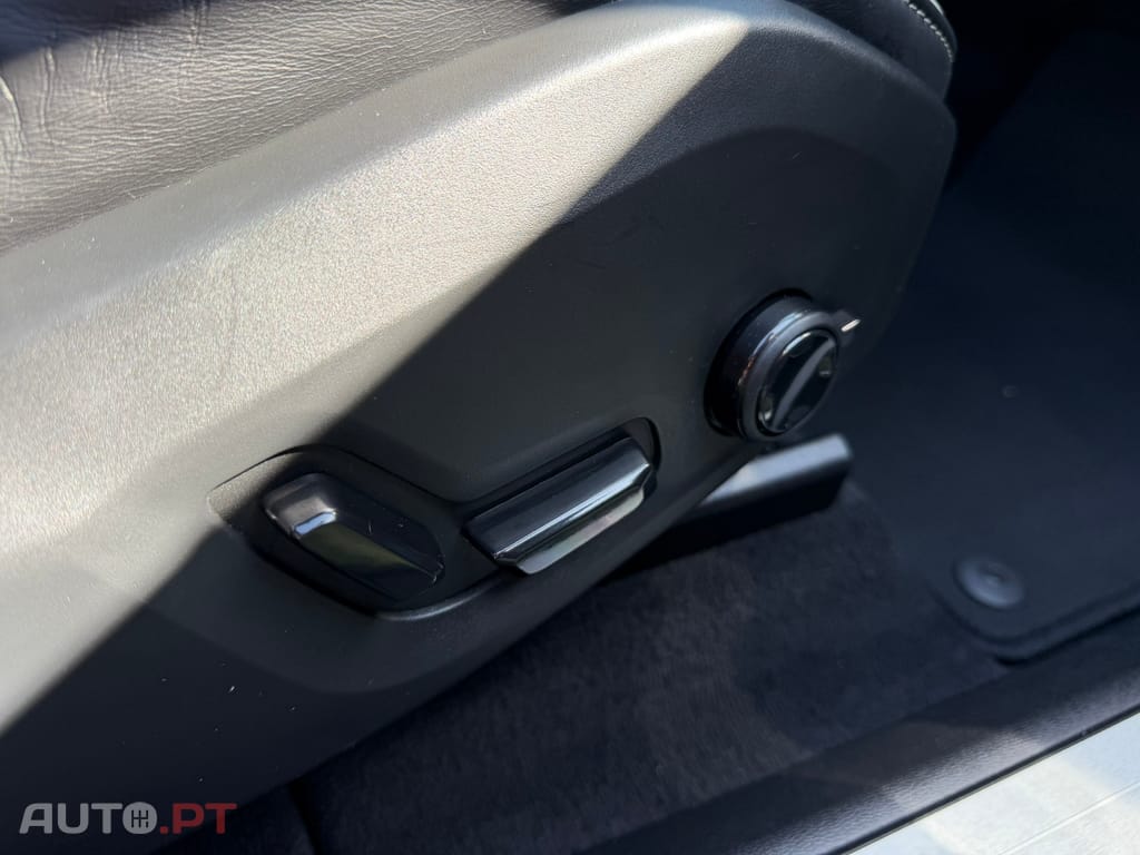 Volvo XC 60 2.0 T6 PHEV Black Edition AWD — fotografia 24
