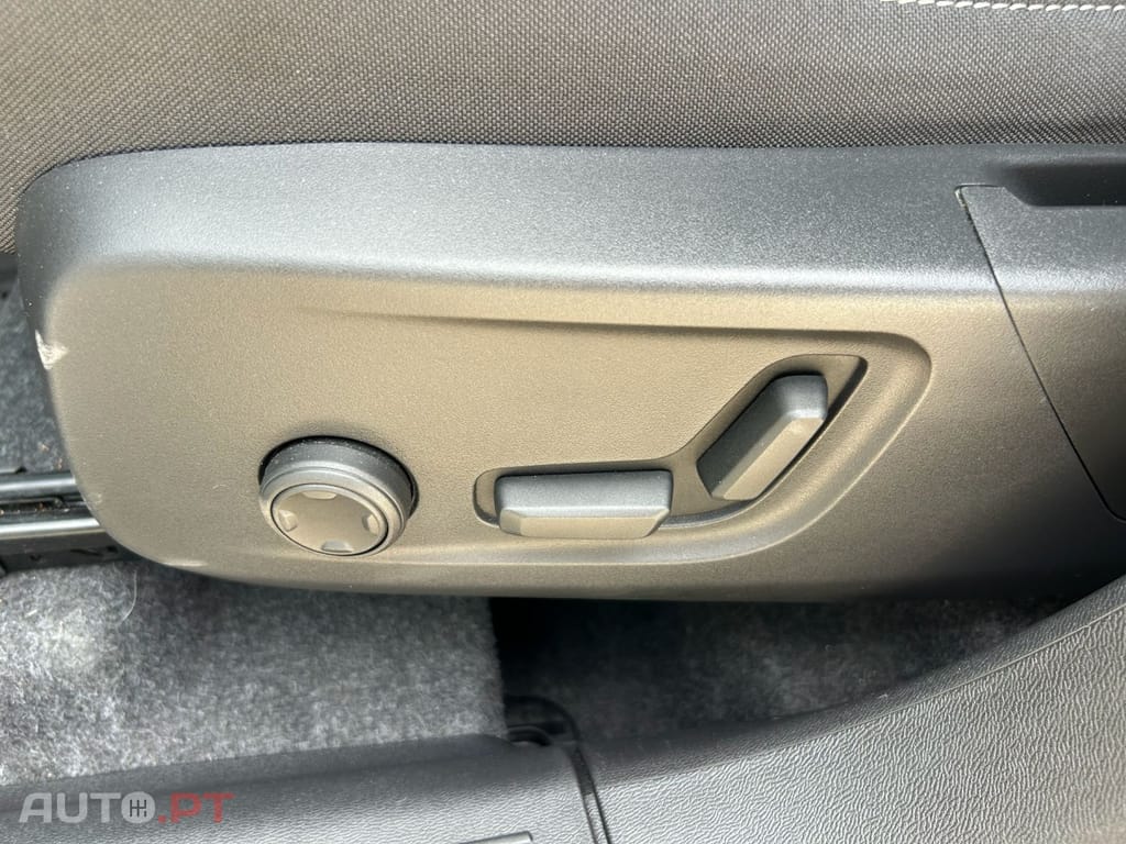 Volvo XC40 2.0 B3 Plus Dark