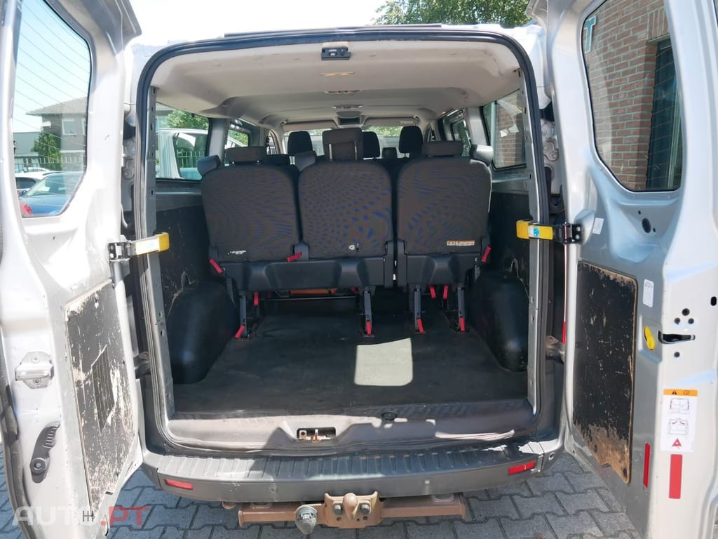 Ford Transit Custom L2 2.0 Station Wagon