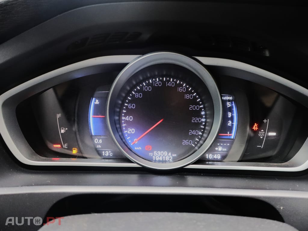 Volvo V40 2.0 D2 R-Design