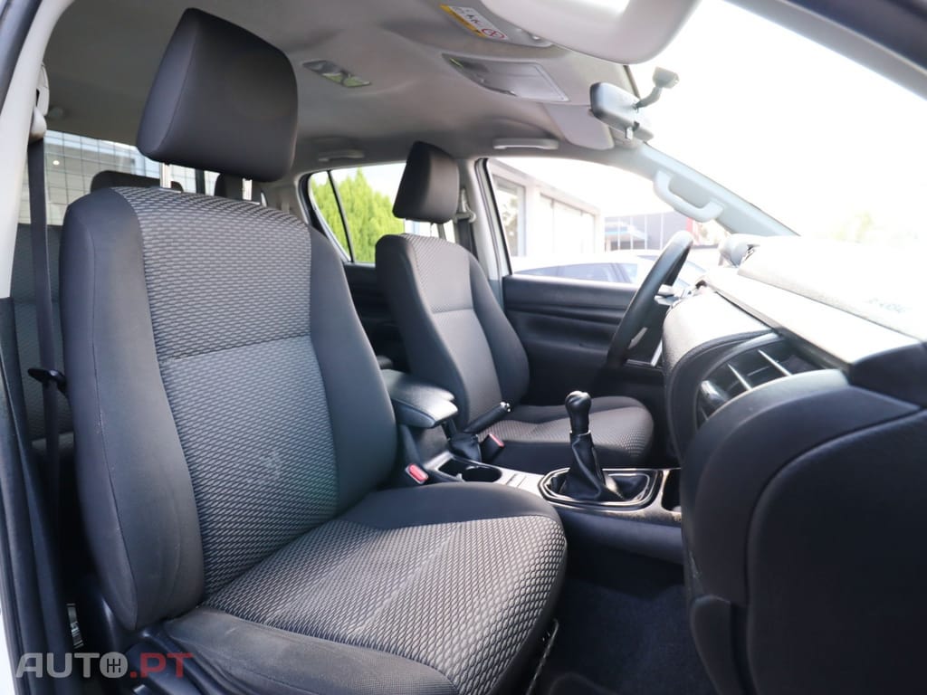 Toyota Hilux 2.4D LN105L CX MADEIRA