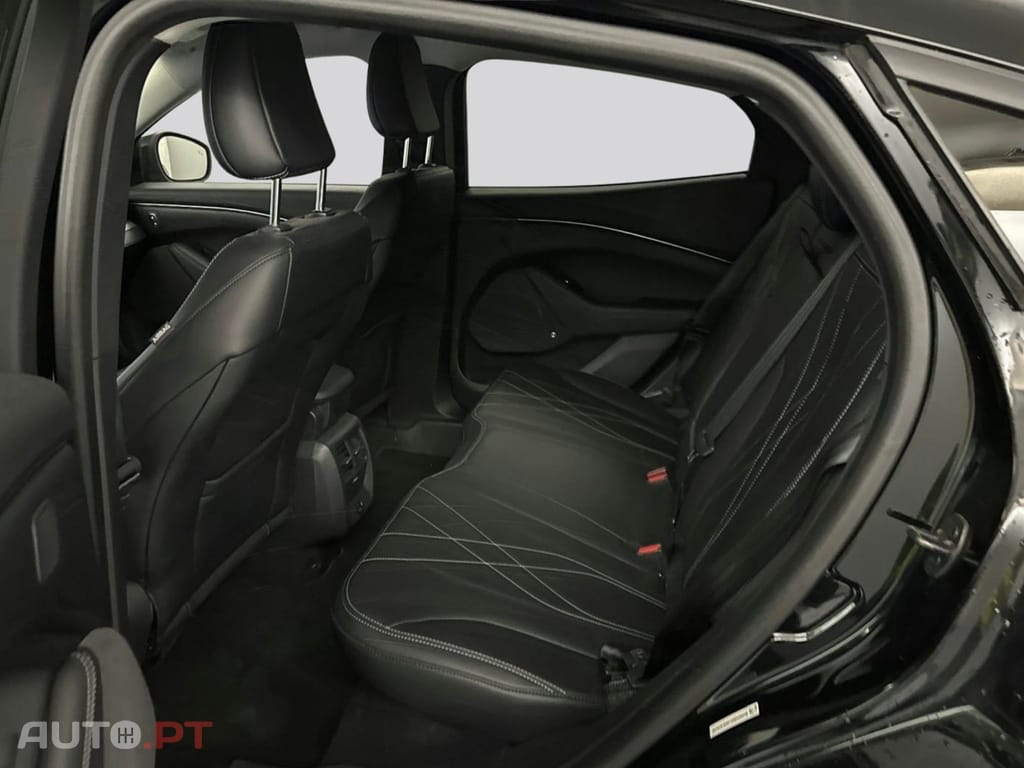 Ford Mustang Mach-E 75.7 kWh Premium AWD