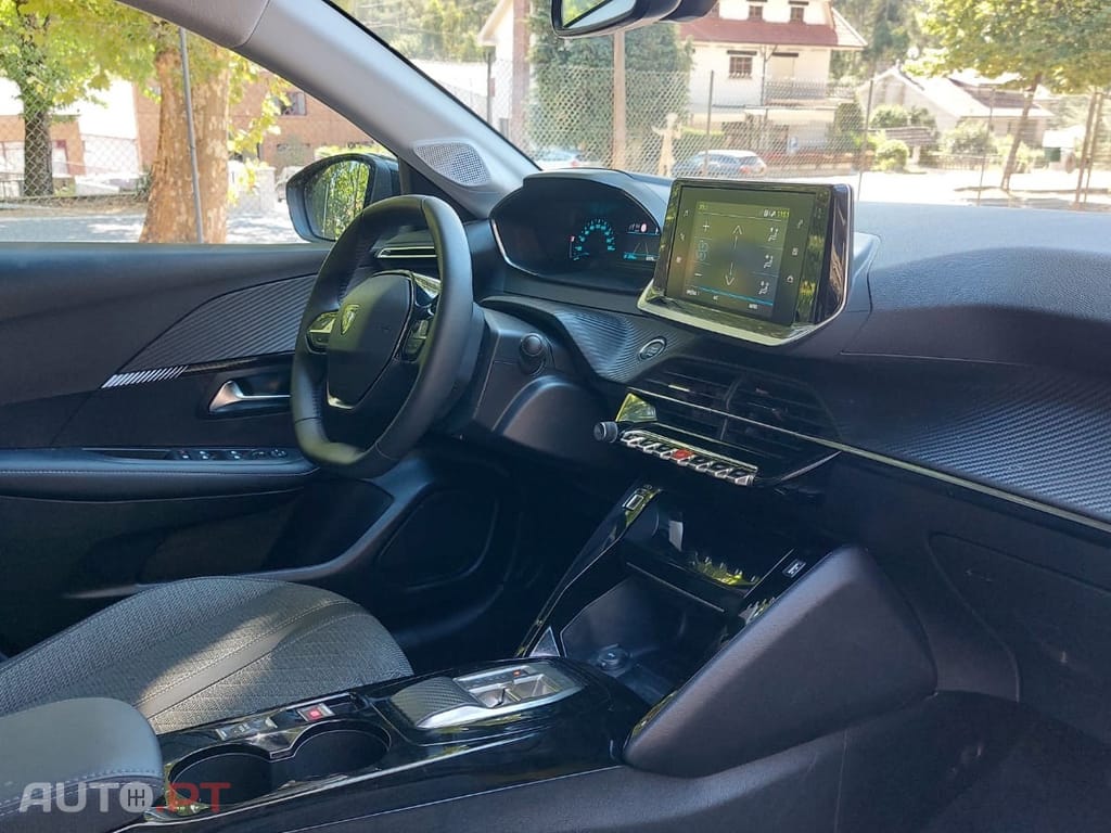 Peugeot E-208 50 kWh Style