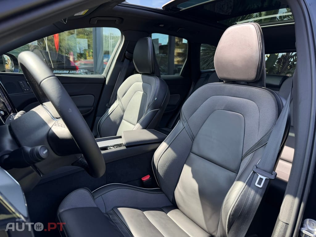 Volvo XC 60 2.0 T6 PHEV Black Edition AWD — fotografia 19