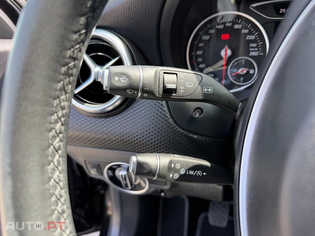 Mercedes-Benz A 180 d AMG Line