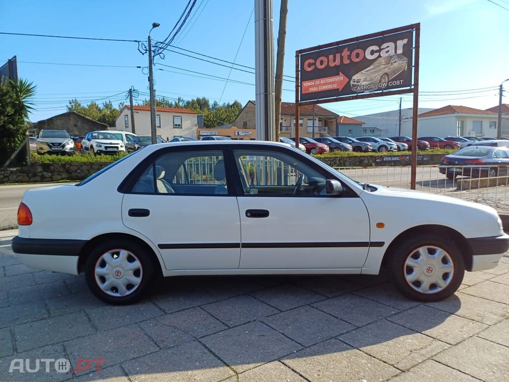Toyota Corolla Sedan 1.3 Terra AC